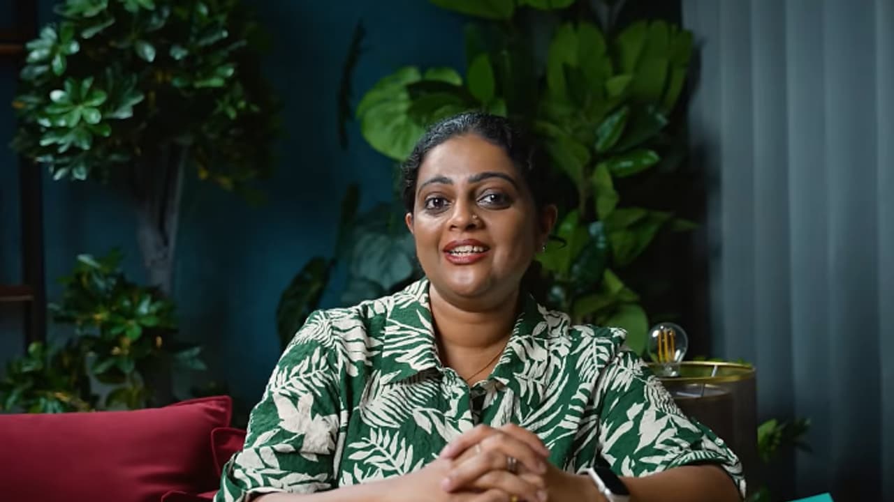 'ആ കുട്ടിയെ എന്നോട് വളർത്താൻ പറയുന്നവരോട്', വിശദീകരണവുമായി അശ്വതി ശ്രീകാന്ത്