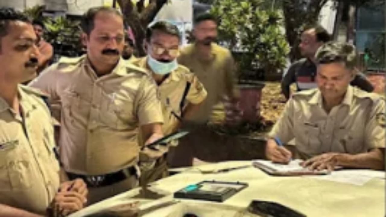 പൊലീസിന് രഹസ്യവിവരം: കൊയിലാണ്ടി ബസ് സ്റ്റാന്ഡില് എംഡിഎംഎയുമായി യുവാവ് പിടിയില് പൊലീസിന് രഹസ്യവിവരം: കൊയിലാണ്ടി ബസ് സ്റ്റാന്ഡില് എംഡിഎംഎയുമായി യുവാവ് പിടിയില്