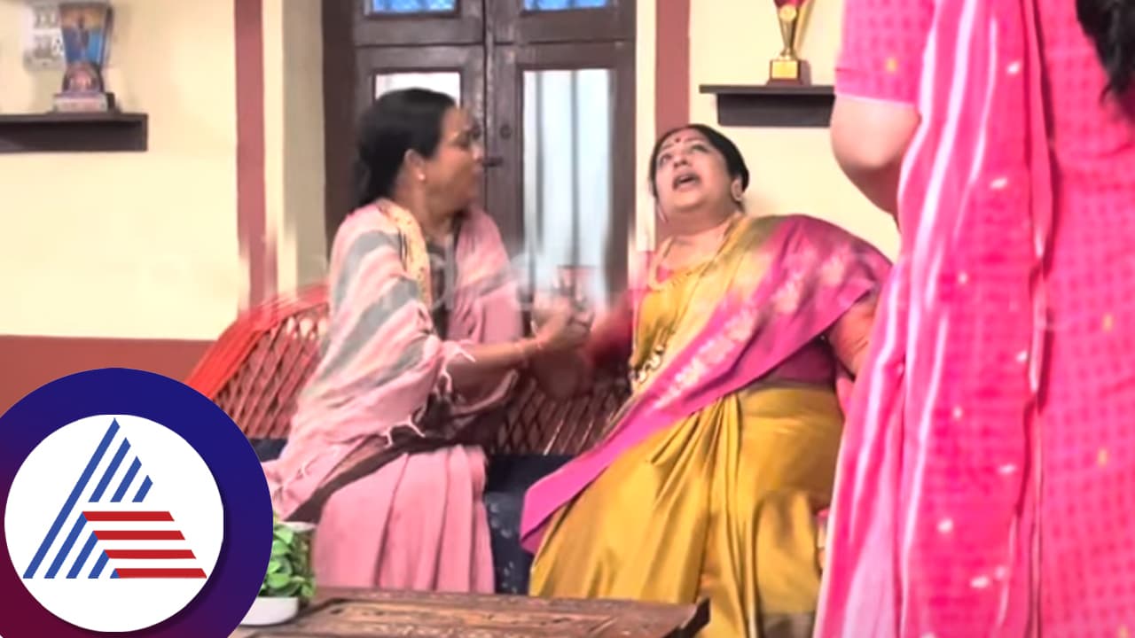 ಸ್ನೇಹಾ ಸತ್ತ ವಿಷ್ಯ ಕೇಳಿ ಶಾಕ್ನಿಂದ ಬಿದ್ದ ಬಂಗಾರಮ್ಮನಿಗೆ ಶೂಟಿಂಗ್ ವೇಳೆ ಆಗಿದ್ದೇನು? ವಿಡಿಯೋ ವೈರಲ್ ಸ್ನೇಹಾ ಸತ್ತ ವಿಷ್ಯ ಕೇಳಿ ಶಾಕ್ನಿಂದ ಬಿದ್ದ ಬಂಗಾರಮ್ಮನಿಗೆ ಶೂಟಿಂಗ್ ವೇಳೆ ಆಗಿದ್ದೇನು? ವಿಡಿಯೋ ವೈರಲ್