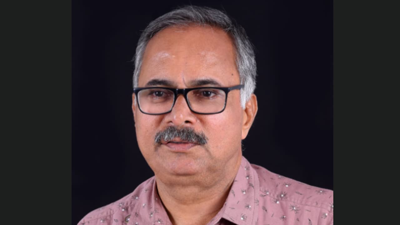 വേങ്ങാട് മുകുന്ദൻ സാഹിത്യ പുരസ്കാരം കവി മാധവൻ പുറച്ചേരിക്ക് വേങ്ങാട് മുകുന്ദൻ സാഹിത്യ പുരസ്കാരം കവി മാധവൻ പുറച്ചേരിക്ക്