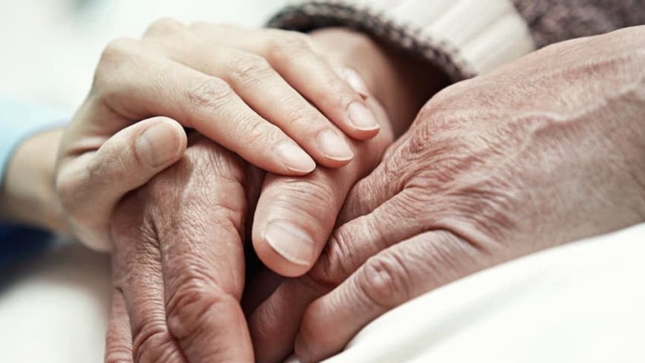 '65 കഴിഞ്ഞവർക്ക് സൗജന്യചികിത്സ, സൗജന്യ മരുന്ന്', വയോമിത്രം പദ്ധതിക്ക് 11 കോടി രൂപ കൂടി, ഈ വര്ഷം 22 കോടി നൽകി '65 കഴിഞ്ഞവർക്ക് സൗജന്യചികിത്സ, സൗജന്യ മരുന്ന്', വയോമിത്രം പദ്ധതിക്ക് 11 കോടി രൂപ കൂടി, ഈ വര്ഷം 22 കോടി നൽകി