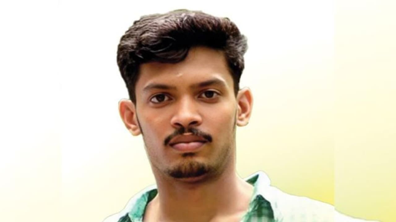 ആലുവ എടയാറിൽ വെൽഡിംഗിനിടെ കെട്ടിടത്തിന് മുകളിൽ നിന്നും വീണ് യുവാവിന് ദാരുണാന്ത്യം