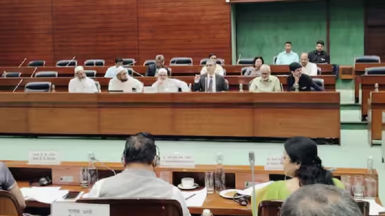 ವಕ್ಫ್ ಜೆಪಿಸಿ ಸಭೆಯಲ್ಲಿ ಗದ್ದಲ: 10 ವಿಪಕ್ಷ ಸಂಸದರು ಸಸ್ಪೆಂಡ್‌