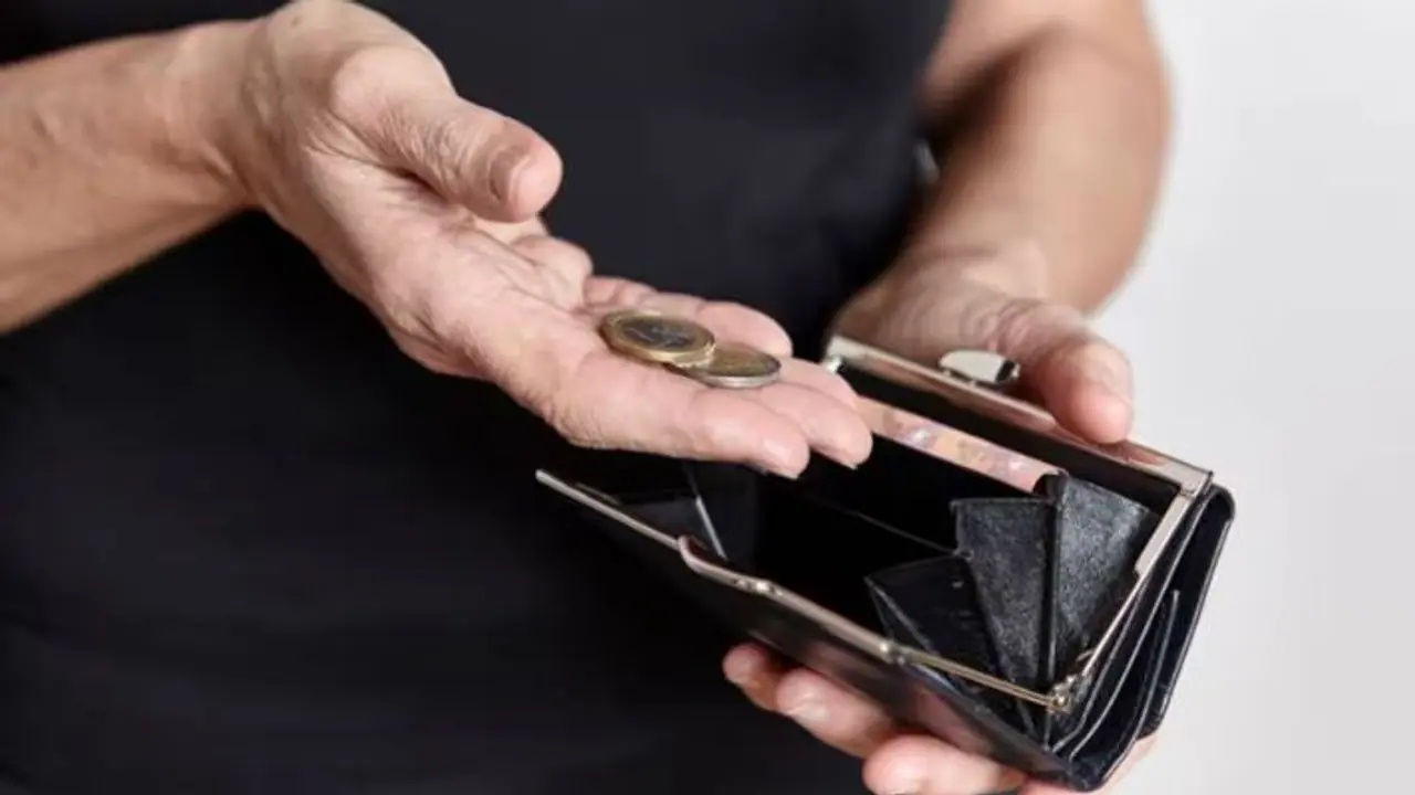 ಹಣದ ಟೆನ್ಷನ್ ಬೇಡ, ಜನ್ಮ ದಿನಾಂಕಕ್ಕೆ ತಕ್ಕಂತೆ ಪರ್ಸ್ ನಲ್ಲಿ ಈ ವಸ್ತು ಇಟ್ಟು ನೋಡಿ 