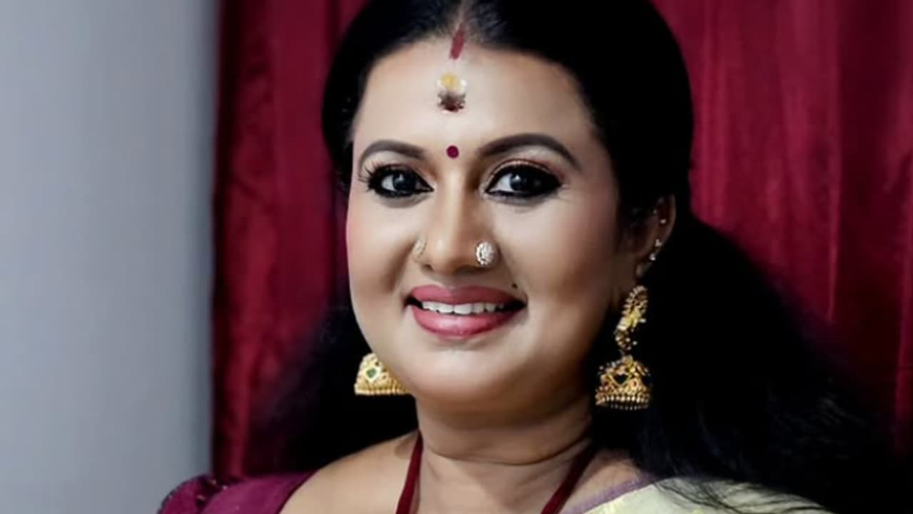 'ഒരു സീരിയലിനു വേണ്ടി 200 സാരി വരെ വാങ്ങാറുണ്ട്'; കാരണം വ്യക്തമാക്കി ദേവി ചന്ദന