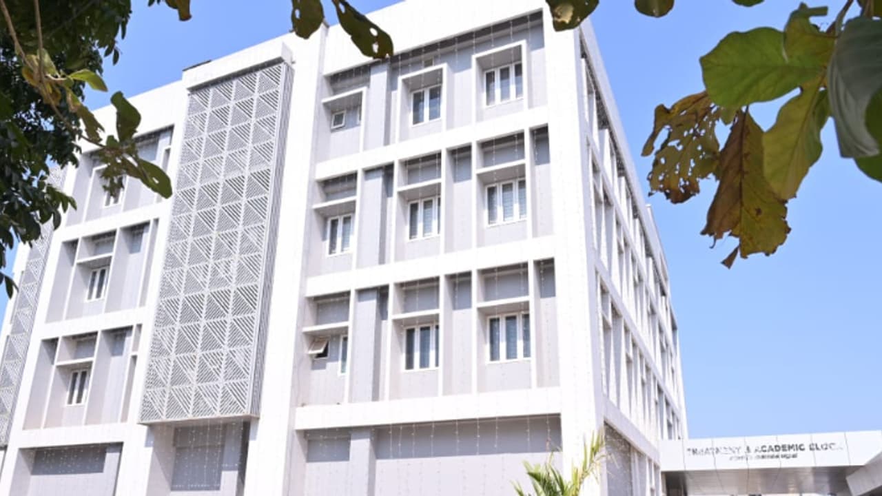 മലബാർ കാന്സർ സെന്ററിലെ പുതിയ ബ്ലോക്ക് നാടിന് സമർപ്പിച്ചു; കാന്സർ ഗ്രിഡ് രൂപീകരിക്കുമെന്ന് മുഖ്യമന്ത്രി മലബാർ കാന്സർ സെന്ററിലെ പുതിയ ബ്ലോക്ക് നാടിന് സമർപ്പിച്ചു; കാന്സർ ഗ്രിഡ് രൂപീകരിക്കുമെന്ന് മുഖ്യമന്ത്രി