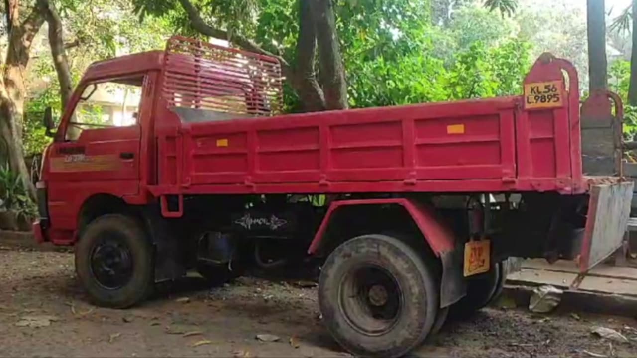 കോഴിക്കോട് ടിപ്പർ ലോറിയോടിച്ച 17കാരൻ പിടിയിൽ, അച്ഛനെതിരെയും കേസ് കോഴിക്കോട് ടിപ്പർ ലോറിയോടിച്ച 17കാരൻ പിടിയിൽ, അച്ഛനെതിരെയും കേസ്