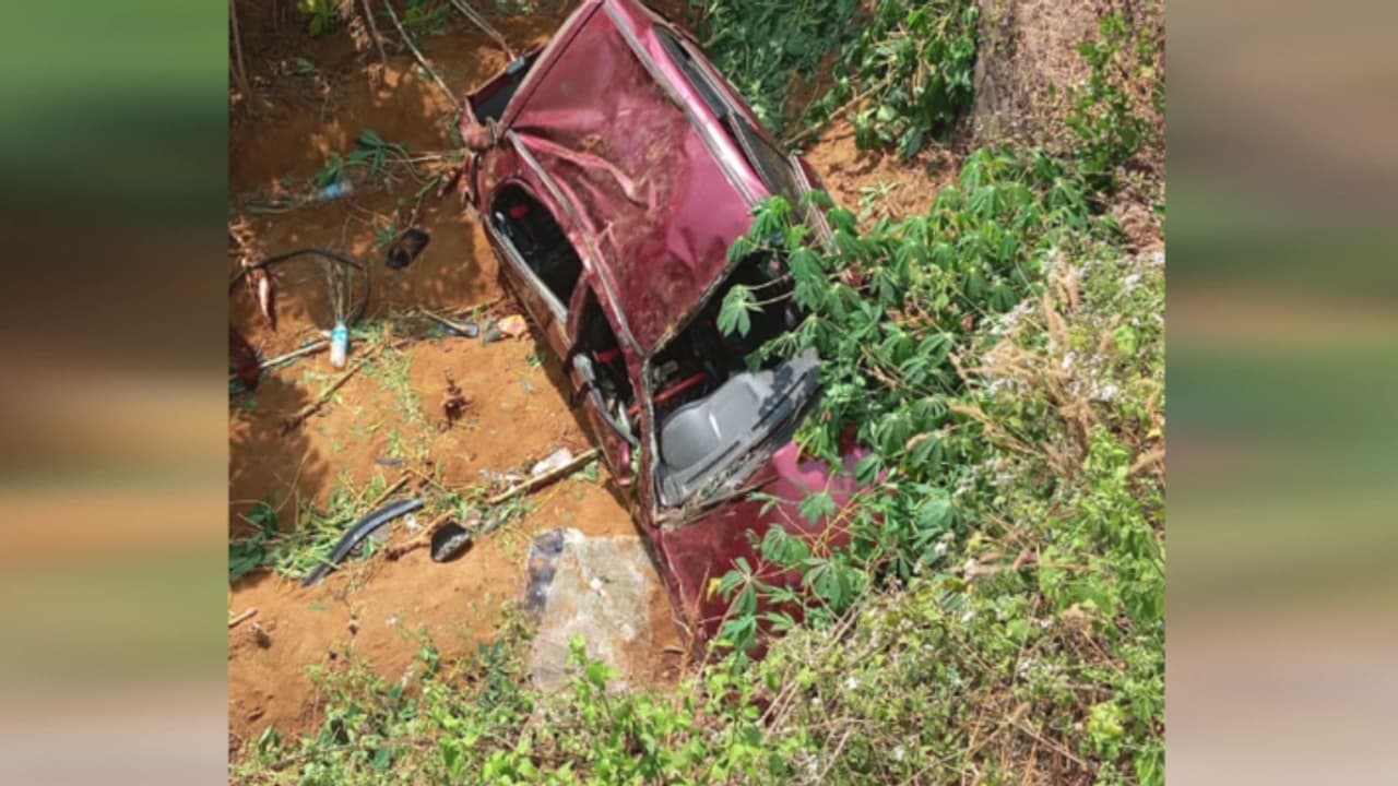 മലപ്പുറത്ത് കാര് നിയന്ത്രണം വിട്ട് താഴ്ചയിലേക്ക് മറിഞ്ഞ് അപകടം; നാലുപേര്ക്ക് പരിക്ക് മലപ്പുറത്ത് കാര് നിയന്ത്രണം വിട്ട് താഴ്ചയിലേക്ക് മറിഞ്ഞ് അപകടം; നാലുപേര്ക്ക് പരിക്ക്