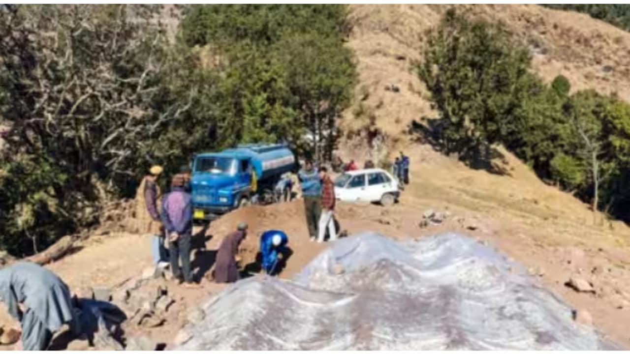 രജൗരിയിലെ ദുരൂഹ മരണങ്ങൾ; അടിയന്തര സാഹചര്യം, രജൗരി മെഡിക്കൽ കോളേജിലെ എല്ലാ ഡോക്ടർമാരുടെയും അവധി റദ്ദാക്കി