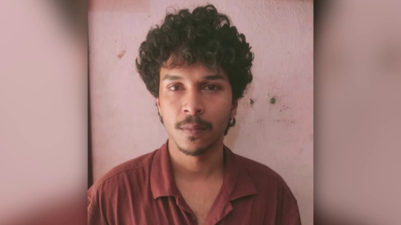 ഇൻസ്റ്റഗ്രാമിലൂടെ പരിചയം, കാറിൽ വെച്ച് മോശമായി പെരുമാറി, റോഡിലേക്ക് ചാടിയ യുവതിക്ക് പരിക്ക്; യുവാവ് പിടിയിൽ ഇൻസ്റ്റഗ്രാമിലൂടെ പരിചയം, കാറിൽ വെച്ച് മോശമായി പെരുമാറി, റോഡിലേക്ക് ചാടിയ യുവതിക്ക് പരിക്ക്; യുവാവ് പിടിയിൽ