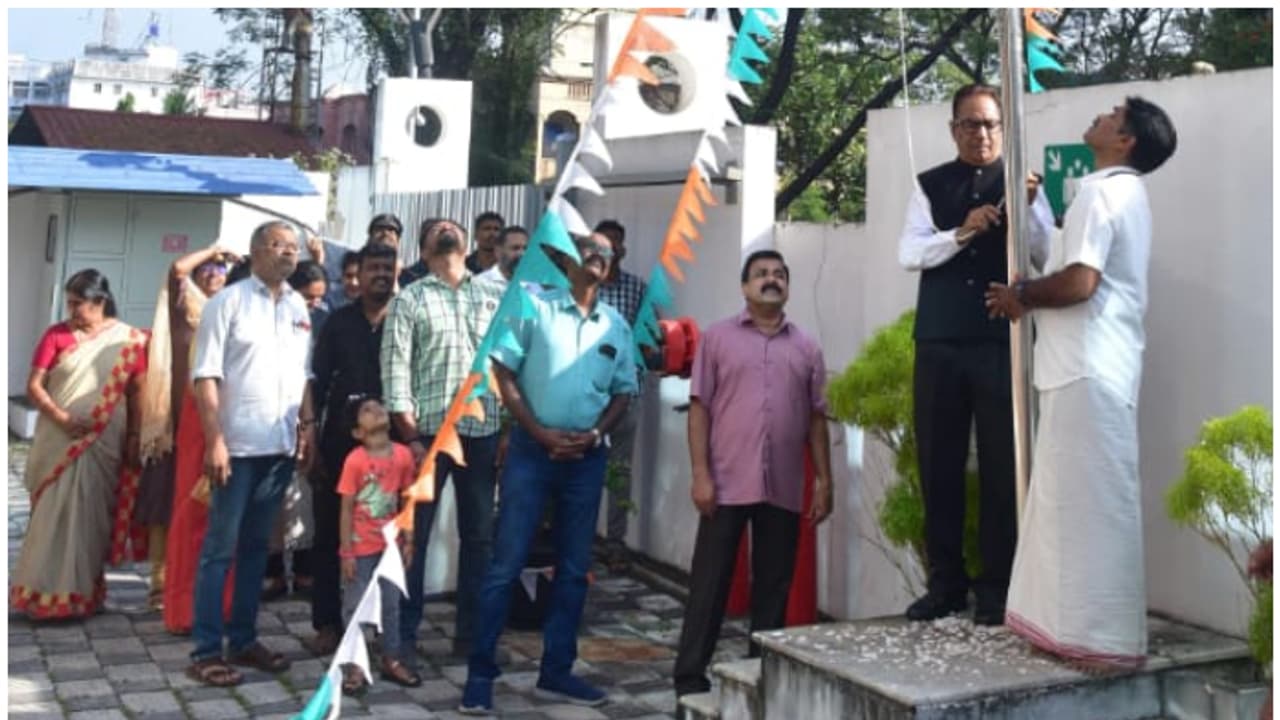 തദേശ തെരഞ്ഞെടുപ്പിൽ 100 ശതമാനം വോട്ടർപങ്കാളിത്തം ഉറപ്പാക്കാനായി പരിശ്രമിക്കാം: സംസ്ഥാന തെരഞ്ഞെടുപ്പ് കമ്മീഷണർ തദേശ തെരഞ്ഞെടുപ്പിൽ 100 ശതമാനം വോട്ടർപങ്കാളിത്തം ഉറപ്പാക്കാനായി പരിശ്രമിക്കാം: സംസ്ഥാന തെരഞ്ഞെടുപ്പ് കമ്മീഷണർ