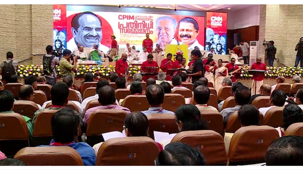 സിപിഎം എറണാകുളം ജില്ലാ സമ്മേളനത്തിൽ ആഭ്യന്തര വകുപ്പിനും മന്ത്രി പി രാജീവിനും വിമർശനം സിപിഎം എറണാകുളം ജില്ലാ സമ്മേളനത്തിൽ ആഭ്യന്തര വകുപ്പിനും മന്ത്രി പി രാജീവിനും വിമർശനം