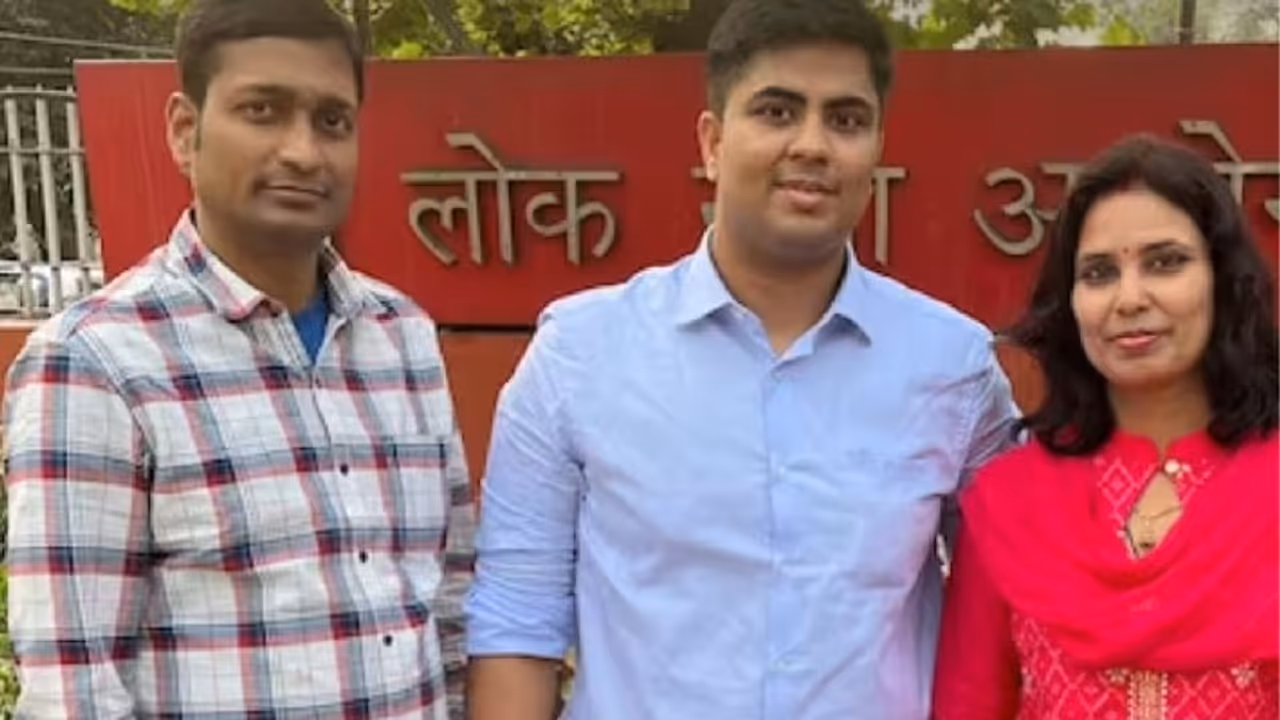 गर्लफ्रेंड का धोखा टूट गए,  फिर शुरू हुई UPSC जर्नी,  IAS बनकर बदली किस्मत
