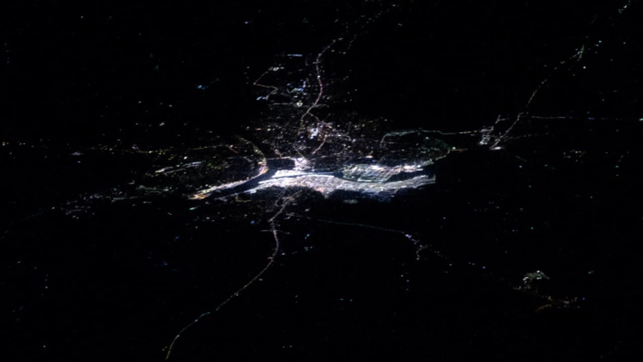 ഭൂമിയിലെ മനുഷ്യാത്ഭുതം, ബഹിരാകാശ നിലയത്തിൽ നിന്നുപോലും മഹാവിസ്മയമായ കുംഭമേള, ചിത്രങ്ങൾ വൈറൽ