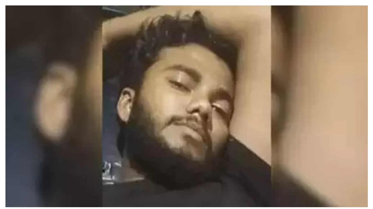 ഗോവധക്കേസിലെ പ്രതിക്ക് നേരെ വെടിയുതിർത്ത് കർണാടക പൊലീസ്; സ്വയം രക്ഷയ്ക്കെന്ന് വിശദീകരണം ഗോവധക്കേസിലെ പ്രതിക്ക് നേരെ വെടിയുതിർത്ത് കർണാടക പൊലീസ്; സ്വയം രക്ഷയ്ക്കെന്ന് വിശദീകരണം