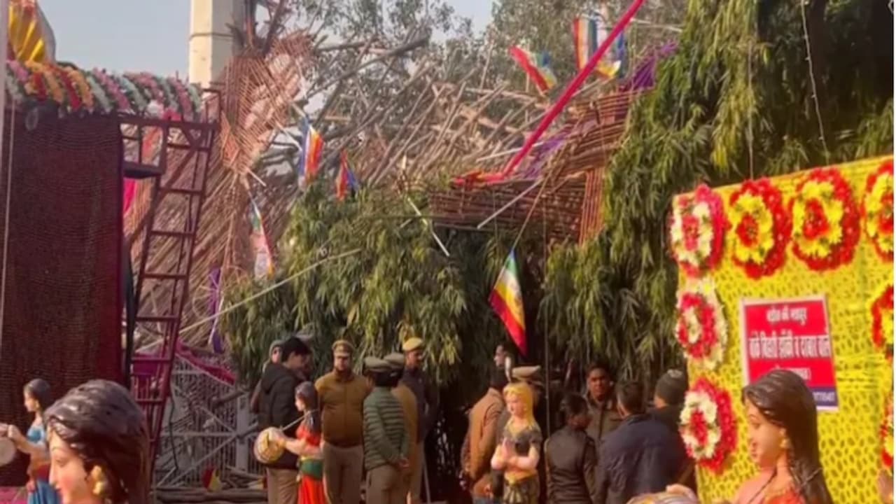 ലഡു മഹോത്സവത്തിനിടെ യുപിയിൽ ദുരന്തം; പ്ലാറ്റ്ഫോം തകർന്നുവീണ് 6 പേർ മരിച്ചു, 50 പേർക്ക് പരിക്ക്
