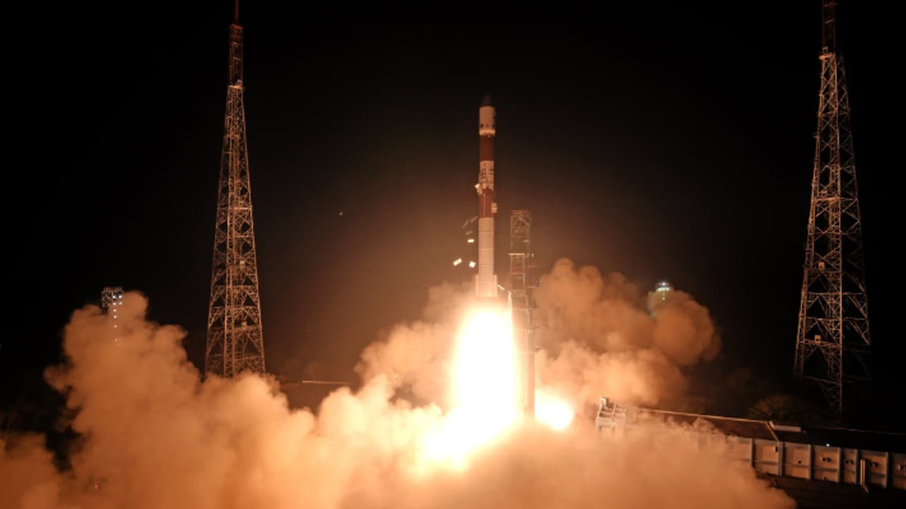 இந்தியாவின் 100வது ராக்கெட் வெற்றிகரமாக விண்ணில் பாய்ச்சல்.! அசத்தும் இஸ்ரோ விஞ்ஞானிகள்