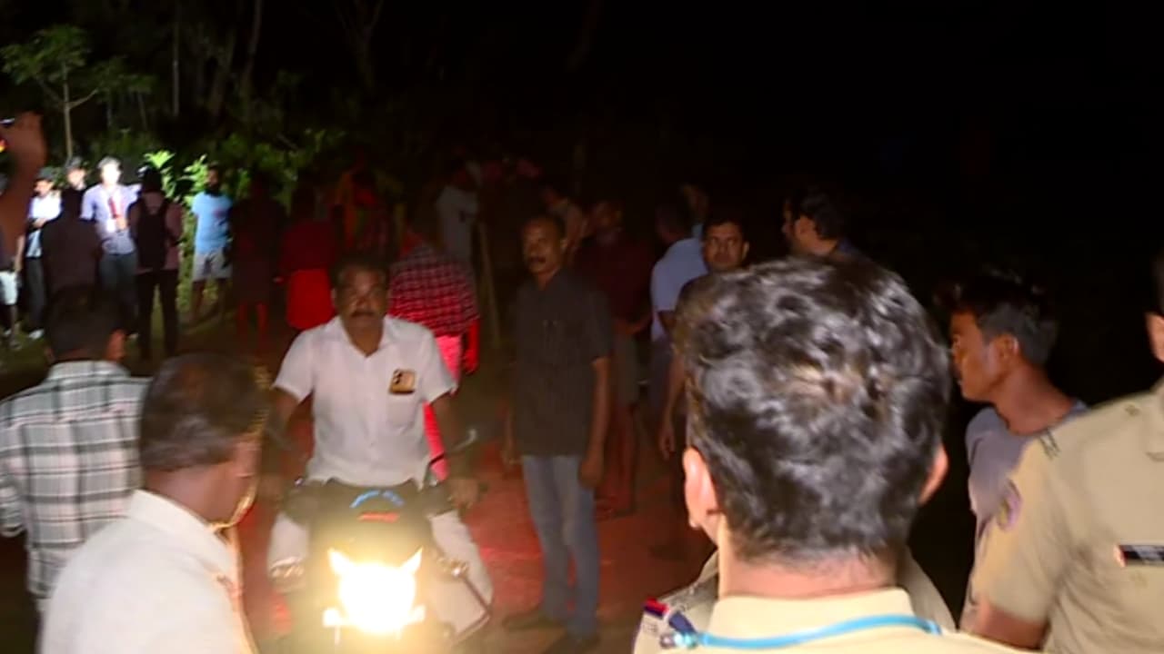 ചെന്താമരയെ കണ്ടത് ചെറിയമ്മയുടെ വീടിന് ഒരു കിലോമീറ്റർ അകലെ; ഇന്നത്തെ തെരച്ചിൽ പൊലീസ് നിർത്തി, നാളെ തുടരും ചെന്താമരയെ കണ്ടത് ചെറിയമ്മയുടെ വീടിന് ഒരു കിലോമീറ്റർ അകലെ; ഇന്നത്തെ തെരച്ചിൽ പൊലീസ് നിർത്തി, നാളെ തുടരും