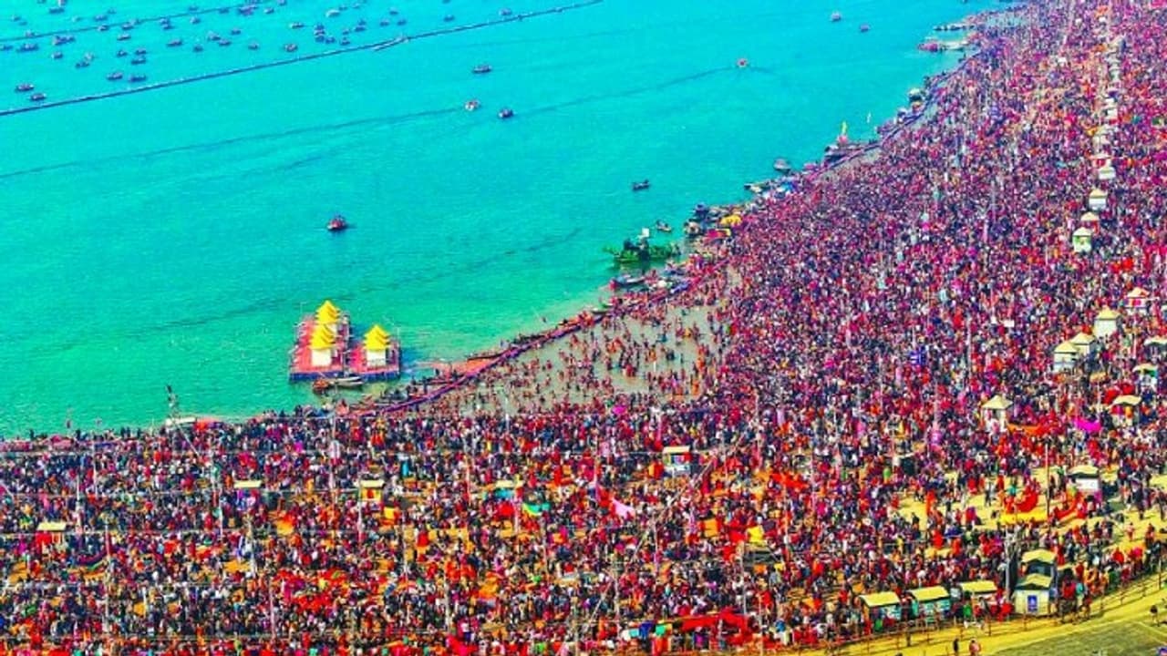 ಮೌನಿ ಅಮಾವಾಸ್ಯೆ ಹಿನ್ನಲೆ: ಮಹಾಕುಂಭ ಮೇಳದಲ್ಲಿ ಇಂದು 10 ಕೋಟಿ ಜನರಿಂದ ಪುಣ್ಯಸ್ನಾನ ಮೌನಿ ಅಮಾವಾಸ್ಯೆ ಹಿನ್ನಲೆ: ಮಹಾಕುಂಭ ಮೇಳದಲ್ಲಿ ಇಂದು 10 ಕೋಟಿ ಜನರಿಂದ ಪುಣ್ಯಸ್ನಾನ