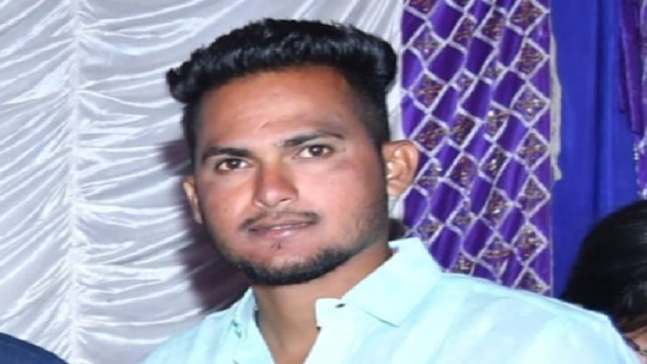 ವಿಜಯಪುರ: ಪುತ್ರಿಯ ಫೋಟೋ ಸ್ಟೇಟಸ್ಸಲ್ಲಿ ಹಾಕಿದ್ದ ವ್ಯಕ್ತಿಯ ಕೊಂದ ತಂದೆ!