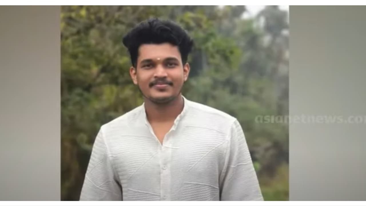 പ്രണയത്തിൽ നിന്ന് പിന്മാറി, യുവതിയുടെ വീടിന് മുന്നിലെത്തി ജീവനൊടുക്കി യുവാവ്, സംഭവം തൃശ്ശൂരിൽ പ്രണയത്തിൽ നിന്ന് പിന്മാറി, യുവതിയുടെ വീടിന് മുന്നിലെത്തി ജീവനൊടുക്കി യുവാവ്, സംഭവം തൃശ്ശൂരിൽ