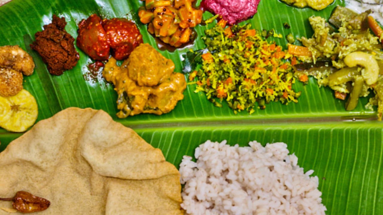 സദ്യക്കിടെ മദ്യപിക്കാൻ ടച്ചിങ്സ് ആവശ്യപ്പെട്ടു, കോട്ടയത്ത് കൂട്ടത്തല്ല്, രണ്ട് പേർക്ക് പരിക്ക് സദ്യക്കിടെ മദ്യപിക്കാൻ ടച്ചിങ്സ് ആവശ്യപ്പെട്ടു, കോട്ടയത്ത് കൂട്ടത്തല്ല്, രണ്ട് പേർക്ക് പരിക്ക്