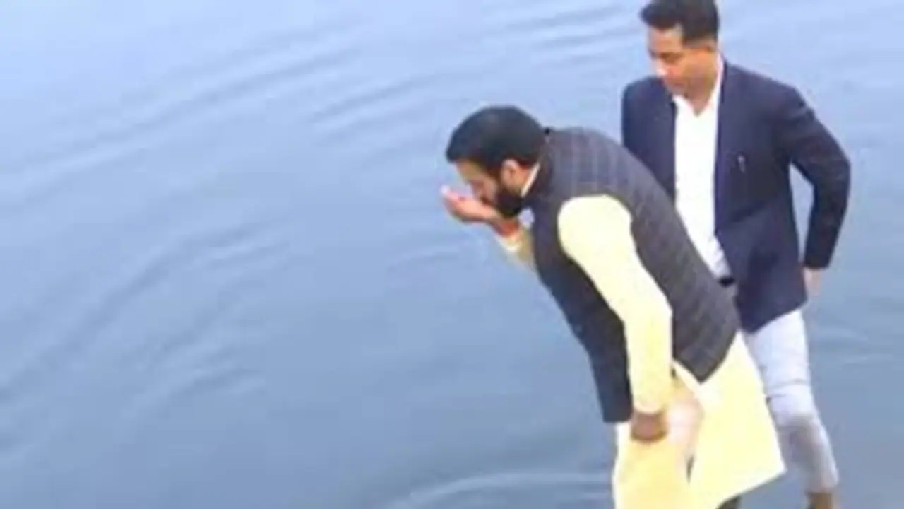 Haryana CM Saini takes sip of Yamuna water to counter Kejriwal's poisoning claims (WATCH) Haryana CM Saini takes sip of Yamuna water to counter Kejriwal's poisoning claims (WATCH)