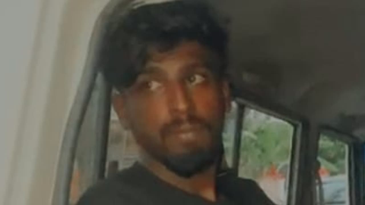 ബൈക്കിൽ കറങ്ങി ആകാശിന്റെ എംഡിഎംഎ വിൽപന, ഓടിച്ചിട്ട് പിടികൂടി പൊലീസ് ബൈക്കിൽ കറങ്ങി ആകാശിന്റെ എംഡിഎംഎ വിൽപന, ഓടിച്ചിട്ട് പിടികൂടി പൊലീസ്