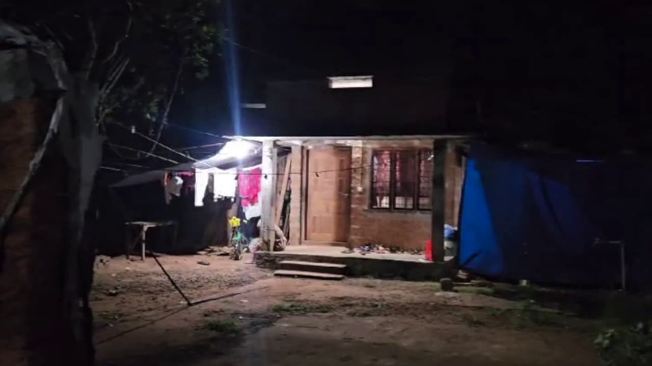 തൃശൂരിൽ ഭര്ത്താവ് ഭാര്യയെ വെട്ടിപ്പരിക്കേൽപ്പിച്ചു; പ്രതി അറസ്റ്റിൽ തൃശൂരിൽ ഭര്ത്താവ് ഭാര്യയെ വെട്ടിപ്പരിക്കേൽപ്പിച്ചു; പ്രതി അറസ്റ്റിൽ