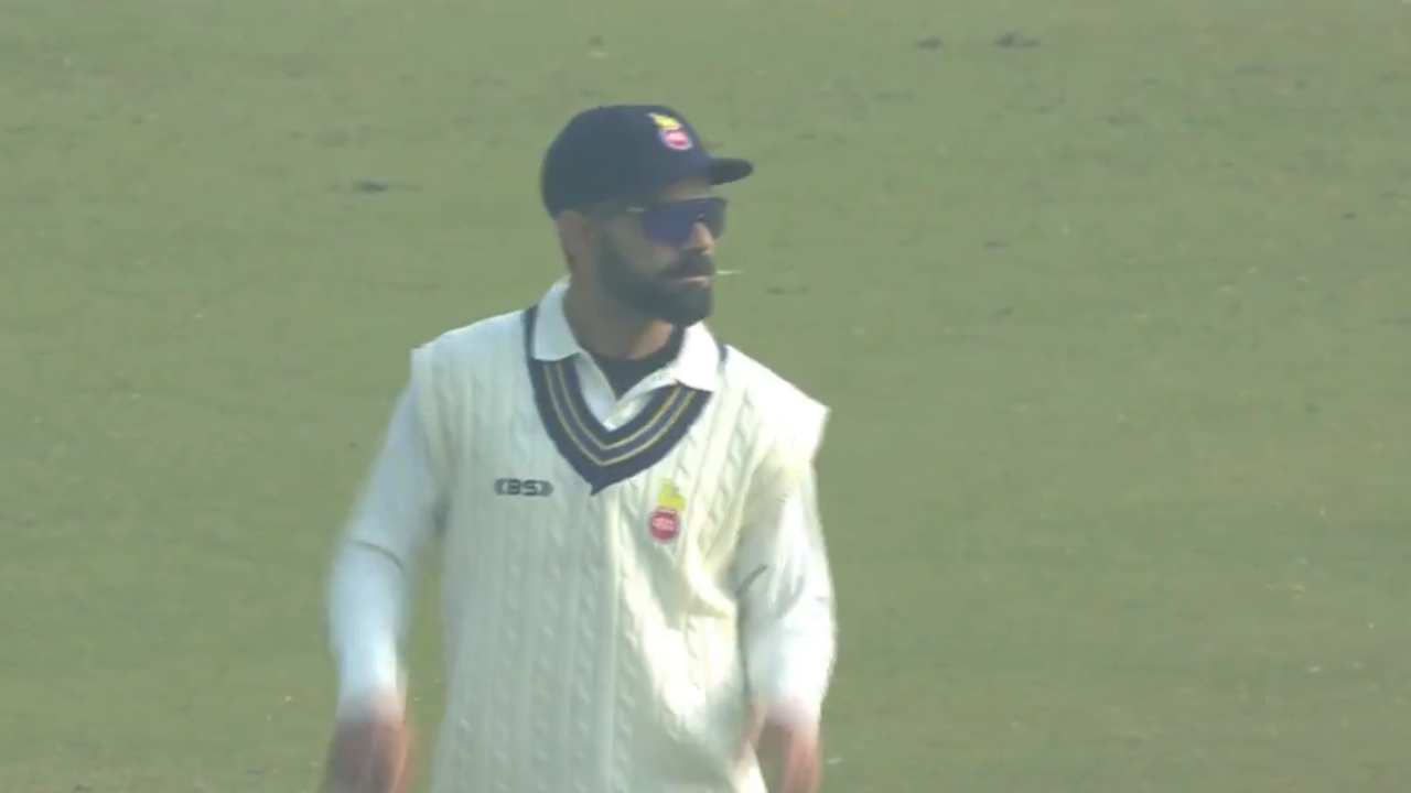 Virat Kohli's Ranji return: 'Kohli ko bowling do, RCB' chants fill Arun Jaitley Stadium; WATCH viral video Virat Kohli's Ranji return: 'Kohli ko bowling do, RCB' chants fill Arun Jaitley Stadium; WATCH viral video