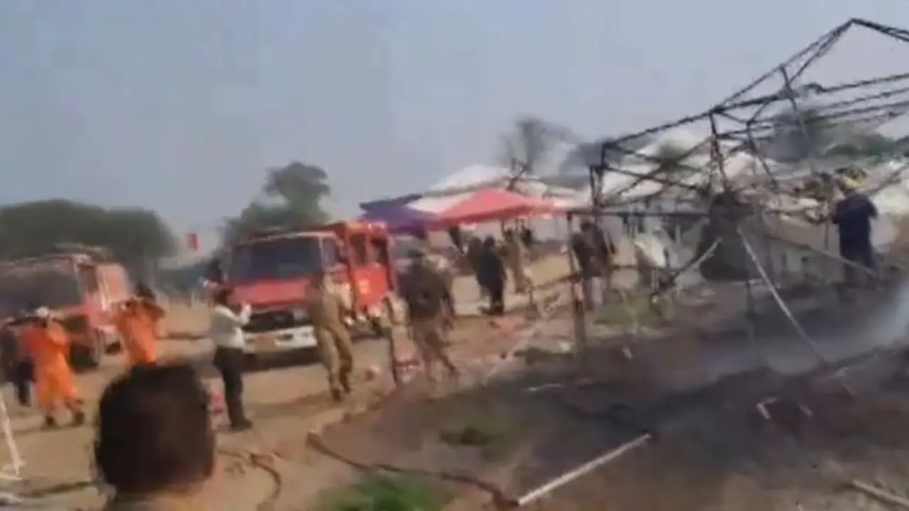 Fire erupts in tents at Prayagraj's Maha Kumbh mela, no casualties reported (WATCH) Fire erupts in tents at Prayagraj's Maha Kumbh mela, no casualties reported (WATCH)