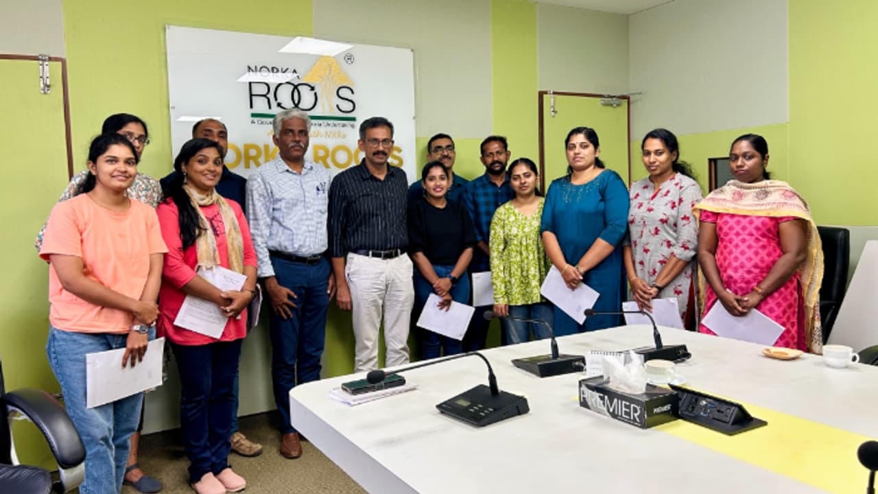 3 മാസത്തിനകം ജര്മ്മനിയിലേക്ക് പറക്കും, ട്രിപ്പിള് വിന് പദ്ധതി; നഴ്സുമാര്ക്ക് വര്ക് പെർമിറ്റ് കൈമാറി 3 മാസത്തിനകം ജര്മ്മനിയിലേക്ക് പറക്കും, ട്രിപ്പിള് വിന് പദ്ധതി; നഴ്സുമാര്ക്ക് വര്ക് പെർമിറ്റ് കൈമാറി