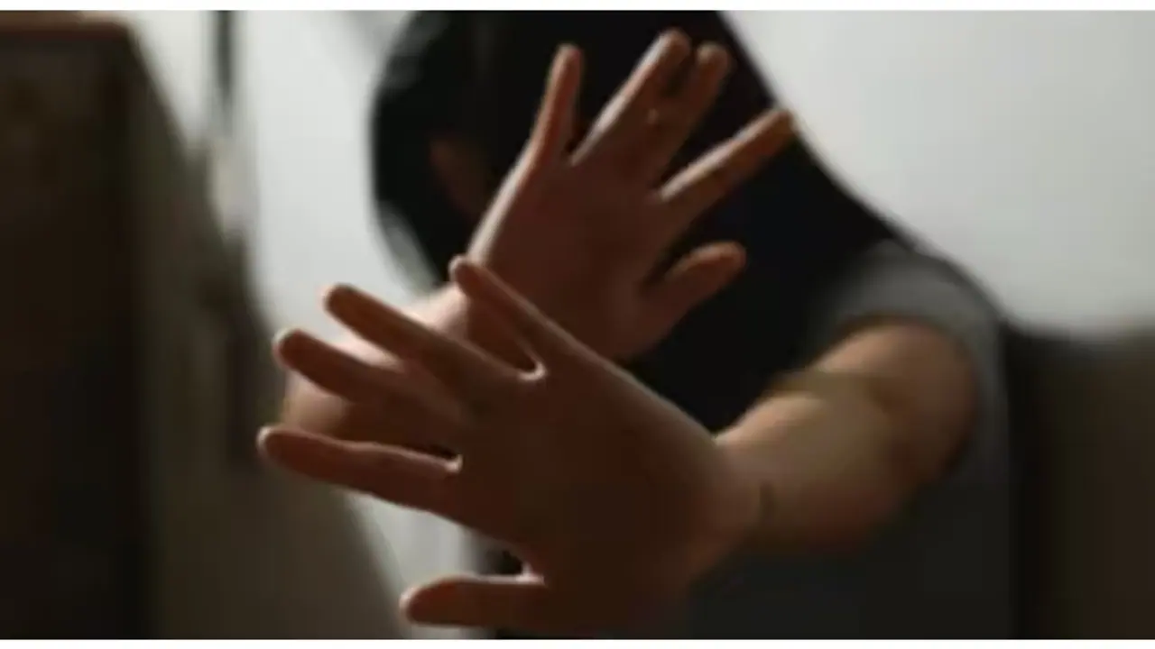 மயக்க மருந்து கொடுத்து இளம்பெண் கூட்டு பலாத்காரம்; 6 பேர் மீது வழக்கு; வேலூரில் ஷாக்! 