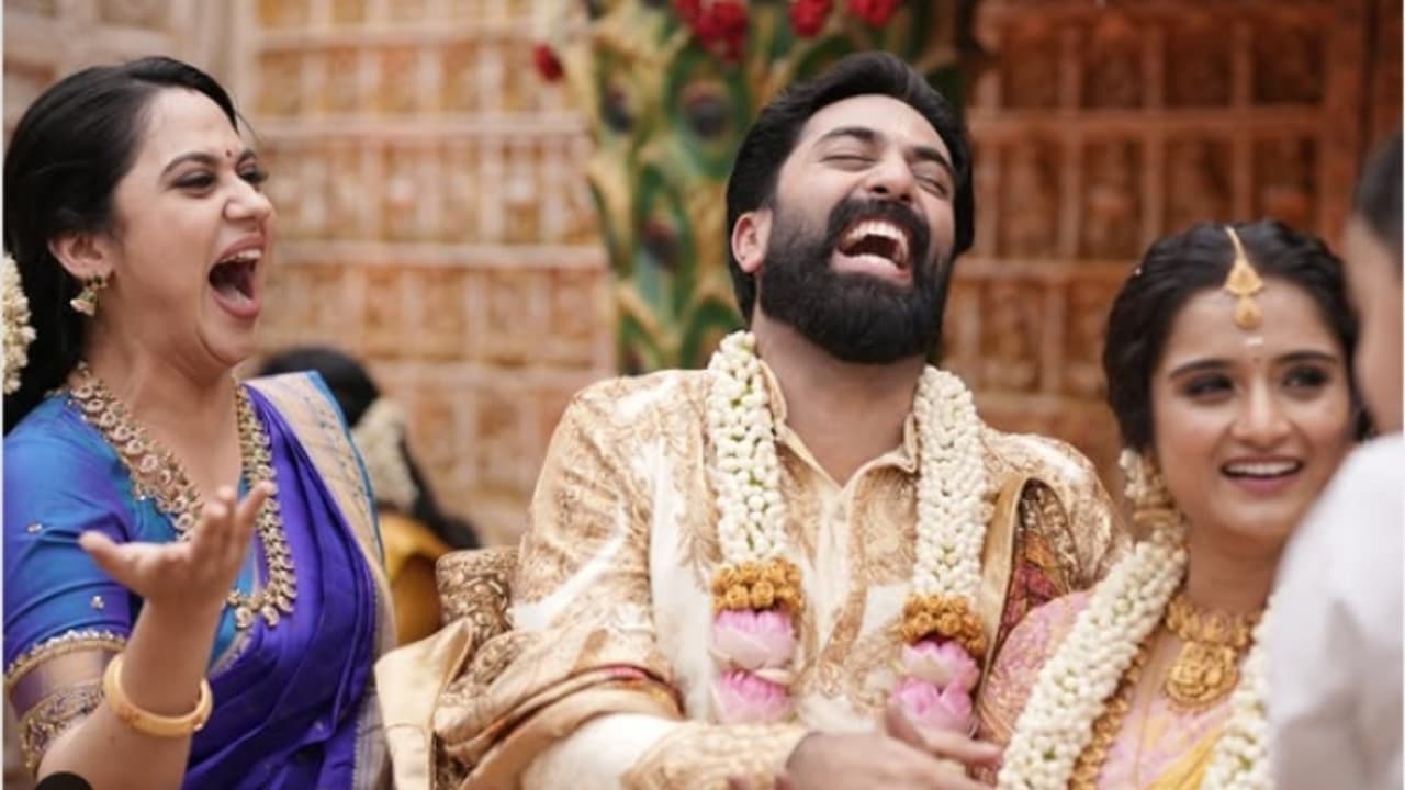 ഗോപികയ്ക്കും ജിപിക്കുമൊപ്പം മിയ; 'ഇതു വേണ്ടായിരു'ന്നെന്ന് അപൂർവചിത്രം കണ്ട ആരാധകർ