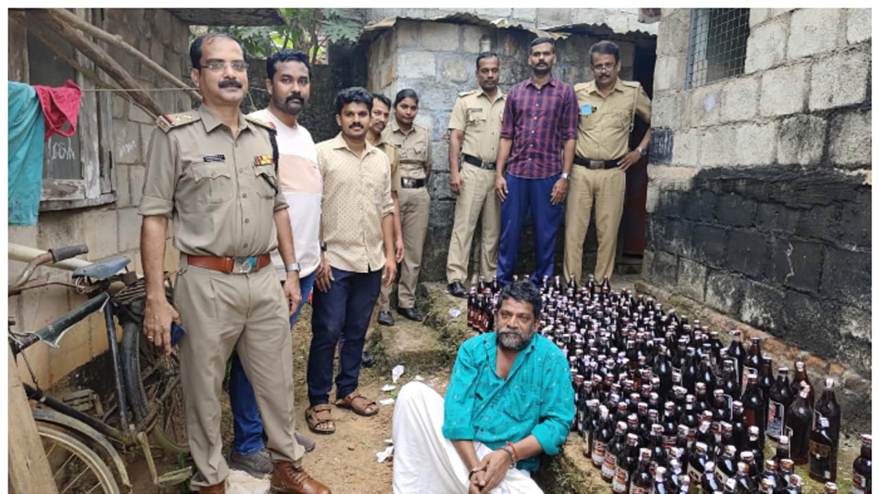 വീട്ടിൽ ഒളിപ്പിച്ച് മദ്യവിൽപ്പന; 125 ലിറ്റർ ഇന്ത്യൻ നിർമ്മിത വിദേശ മദ്യവുമായി 55കാരൻ പിടിയിൽ