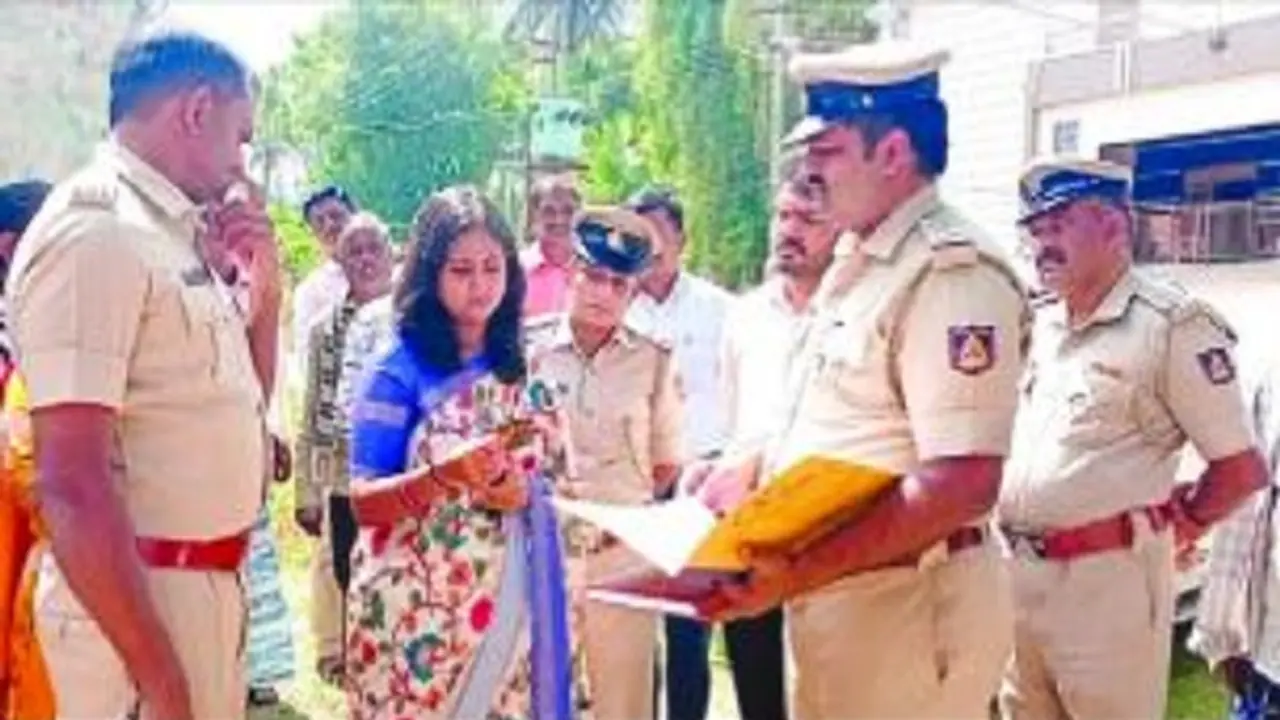 ತುಮಕೂರು: ಮೈಕ್ರೋ ಫೈನಾನ್ಸ್, ಕಿರುಕುಳ ಕೊಟ್ಟವರ ಮೇಲೆ ಬಿತ್ತು ಕೇಸ್ ತುಮಕೂರು: ಮೈಕ್ರೋ ಫೈನಾನ್ಸ್, ಕಿರುಕುಳ ಕೊಟ್ಟವರ ಮೇಲೆ ಬಿತ್ತು ಕೇಸ್