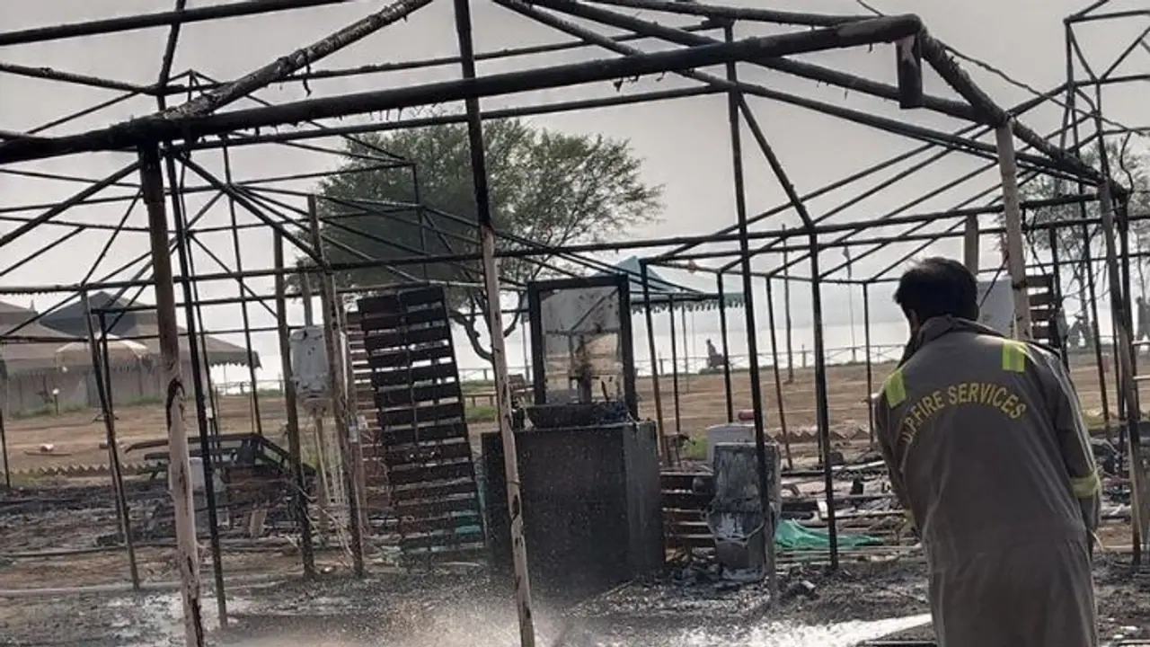 ಬೆಂಕಿ ಕೆನ್ನಾಲಿಗೆಗೆ ಮಹಾಕುಂಭ ಮೇಳದ 15 ಟೆಂಟ್‌ಗಳು ಭಸ್ಮ; ಹೆಚ್ಚಿನ ಭದ್ರತೆಗೆ ಸುಪ್ರೀಂಗೆ ಅರ್ಜಿ