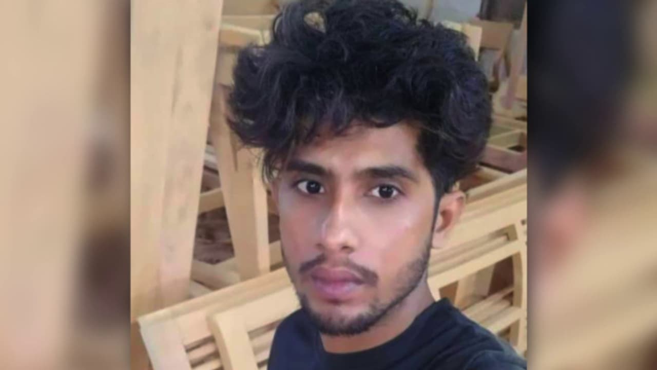 മലപ്പുറത്ത് ഫര്ണിച്ചര് നിര്മാണശാലയിലെ കട്ടര് ശരീരത്തില് തട്ടി തൊഴിലാളിക്ക് ദാരുണാന്ത്യം മലപ്പുറത്ത് ഫര്ണിച്ചര് നിര്മാണശാലയിലെ കട്ടര് ശരീരത്തില് തട്ടി തൊഴിലാളിക്ക് ദാരുണാന്ത്യം