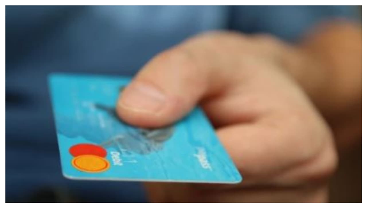 പ്രവാസികൾക്ക് ആശ്വാസം, കുവൈത്തിലെ ബാങ്കുകളിൽ അക്കൗണ്ട് തുറക്കാനുള്ള മിനിമം വേതന നിയന്ത്രണങ്ങൾ ഒഴിവാക്കി