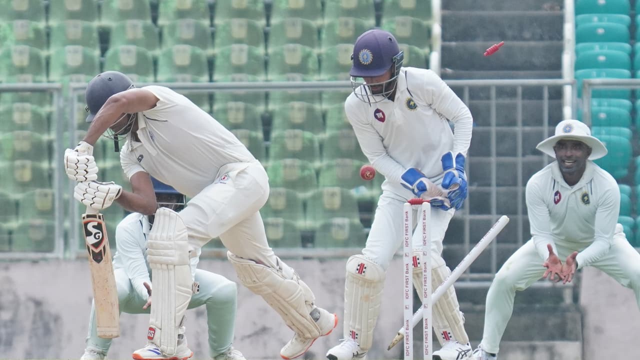 രഞ്ജി ട്രോഫി: കേരളത്തിനെതിരെ ബിഹാറിന് കൂട്ടത്തകര്ച്ച, 50 റണ്സെടുക്കുന്നതിനിടെ 6 വിക്കറ്റ് നഷ്ടം രഞ്ജി ട്രോഫി: കേരളത്തിനെതിരെ ബിഹാറിന് കൂട്ടത്തകര്ച്ച, 50 റണ്സെടുക്കുന്നതിനിടെ 6 വിക്കറ്റ് നഷ്ടം