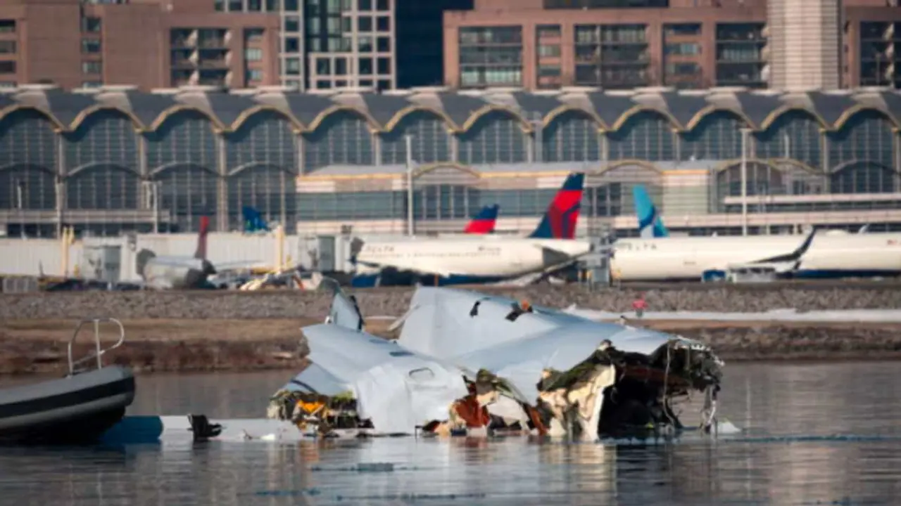 அமெரிக்காவில் இதுவரை நடந்த மோசமான விமான விபத்துகள்; கேட்கவே குலை நடுங்குதே! அமெரிக்காவில் இதுவரை நடந்த மோசமான விமான விபத்துகள்; கேட்கவே குலை நடுங்குதே!