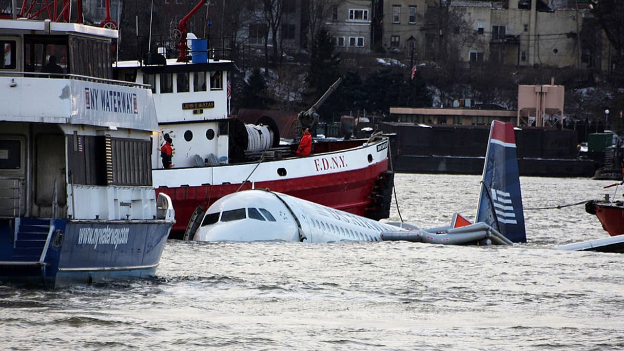 Washington air crash: Black boxes recovered from plane, helicopter wreckage on Potomac river