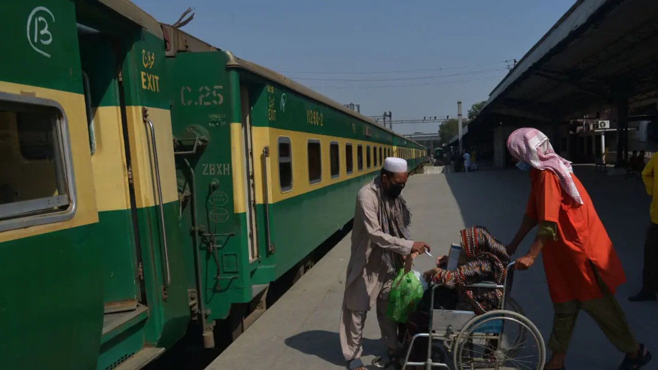 Three coaches of Karachi bound Shalimar Express derail in Pakistan's Lahore due to "broken coupler"