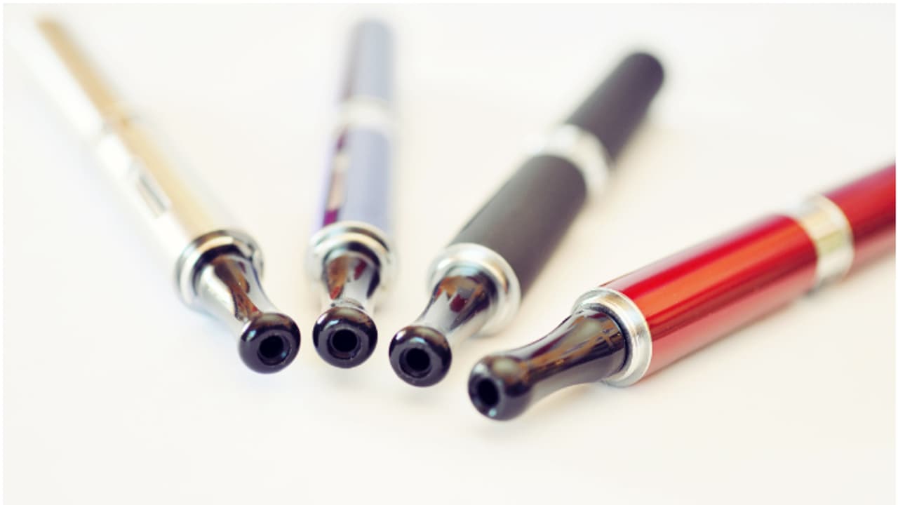 ഇലക്ട്രോണിക് സിഗരറ്റുകൾ സൗദിയിൽ നിരോധിക്കില്ലെന്ന് എസ്എഫ്ഡിഎ ഇലക്ട്രോണിക് സിഗരറ്റുകൾ സൗദിയിൽ നിരോധിക്കില്ലെന്ന് എസ്എഫ്ഡിഎ