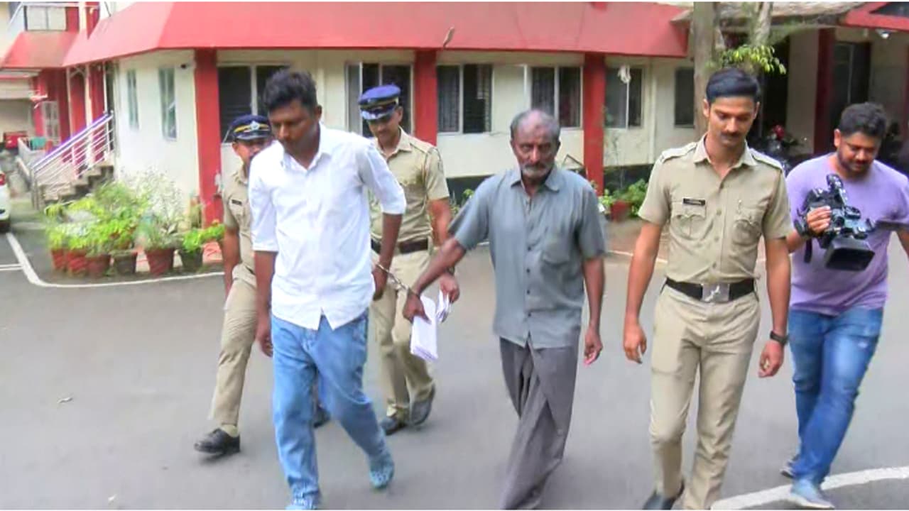 70കാരനെ കൊലപ്പെടുത്തി മൃതദേഹം ചാക്കിൽക്കെട്ടി ഉപേക്ഷിച്ചു; രണ്ട് പ്രതികൾക്ക് ജീവപര്യന്തം തടവും പിഴയും ശിക്ഷ 70കാരനെ കൊലപ്പെടുത്തി മൃതദേഹം ചാക്കിൽക്കെട്ടി ഉപേക്ഷിച്ചു; രണ്ട് പ്രതികൾക്ക് ജീവപര്യന്തം തടവും പിഴയും ശിക്ഷ