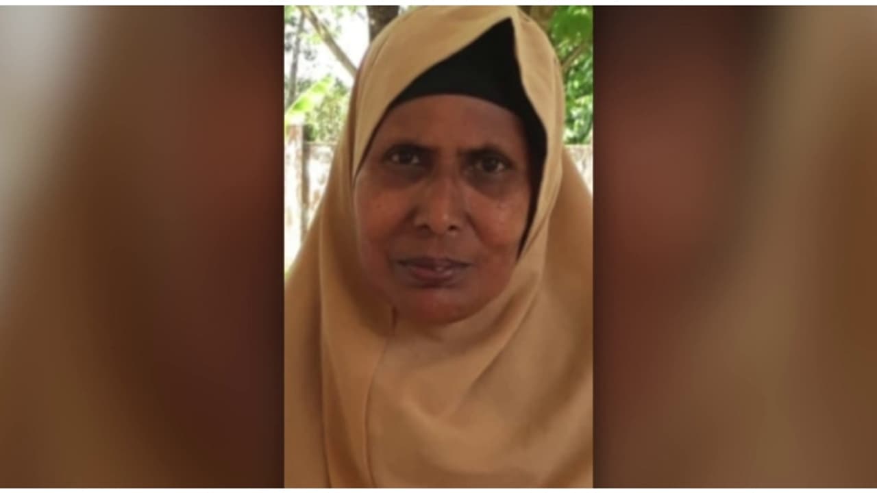 ഓടുന്ന ബസിൽ നിന്ന് റോഡിലേക്ക് തെറിച്ചുവീണ യാത്രക്കാരിക്ക് ദാരുണാന്ത്യം