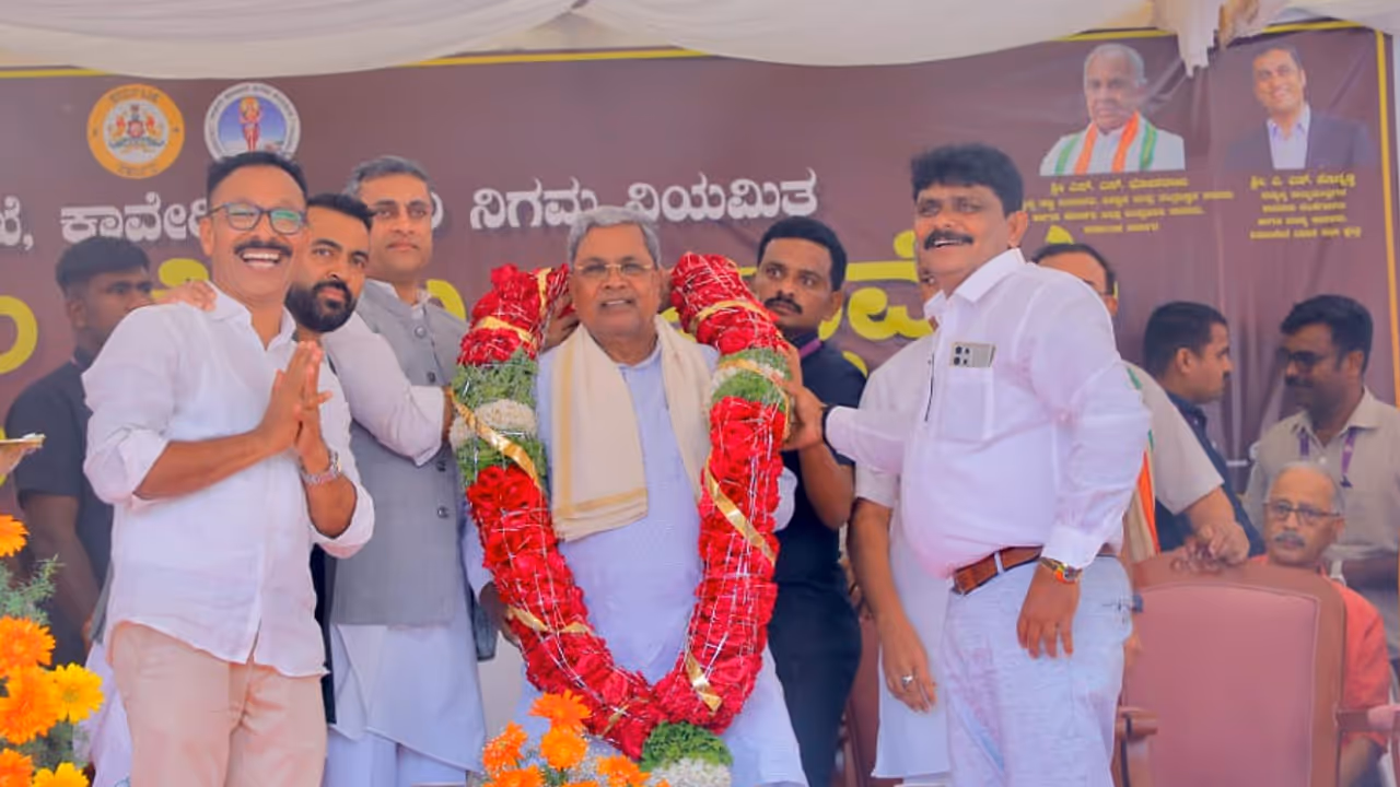 ಇದು ಬಹುತ್ವದ ದೇಶ, ಹಿಂದೂ ರಾಷ್ಟ್ರ ನಿರ್ಮಾಣ ಅಸಾಧ್ಯ, ನಿಮ್ಮ ಆಶೀರ್ವಾದದಿಂದ ಸಿಎಂ ಆಗಿದ್ದೇನೆ: ಸಿದ್ದರಾಮಯ್ಯ