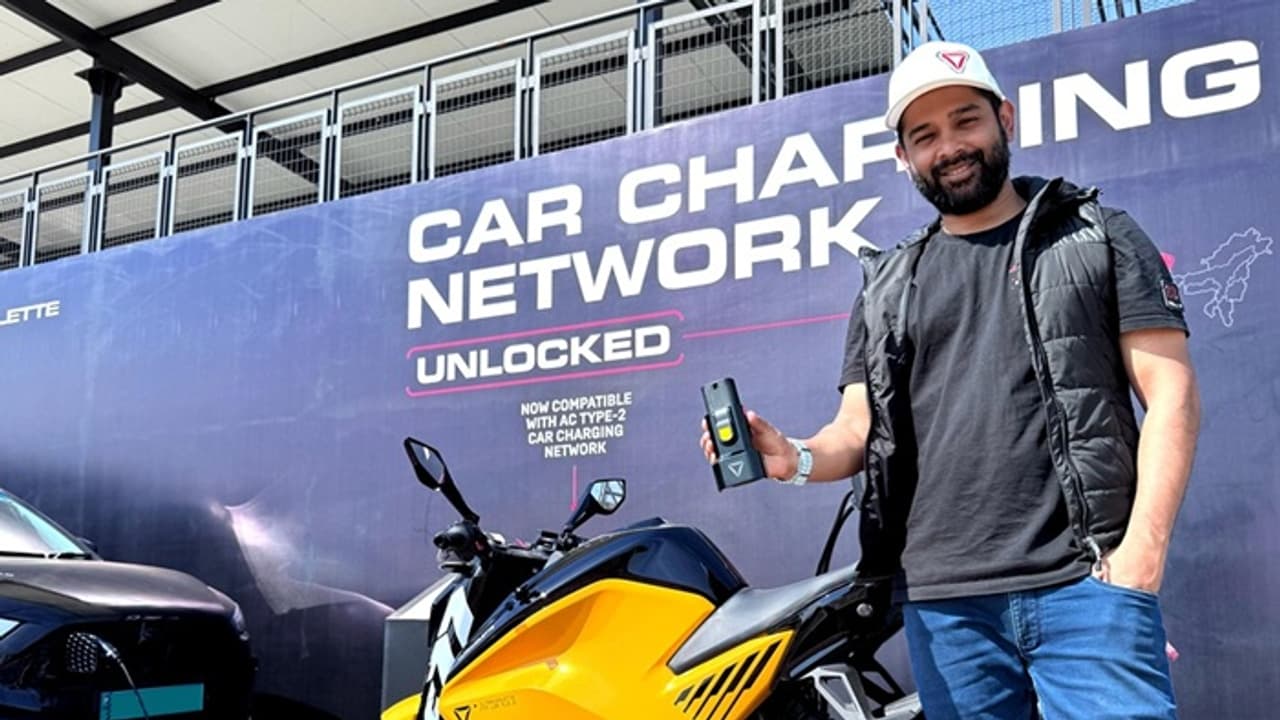 ടൈപ് 2 ചാർജിങ് ഇന്റർഫേസ് അവതരിപ്പിച്ച് അൾട്രാവയലറ്റ്; AC കാർ ചാർജിങ് സ്റ്റേഷനുകളിലും ചാർജിങ് ടൈപ് 2 ചാർജിങ് ഇന്റർഫേസ് അവതരിപ്പിച്ച് അൾട്രാവയലറ്റ്; AC കാർ ചാർജിങ് സ്റ്റേഷനുകളിലും ചാർജിങ്