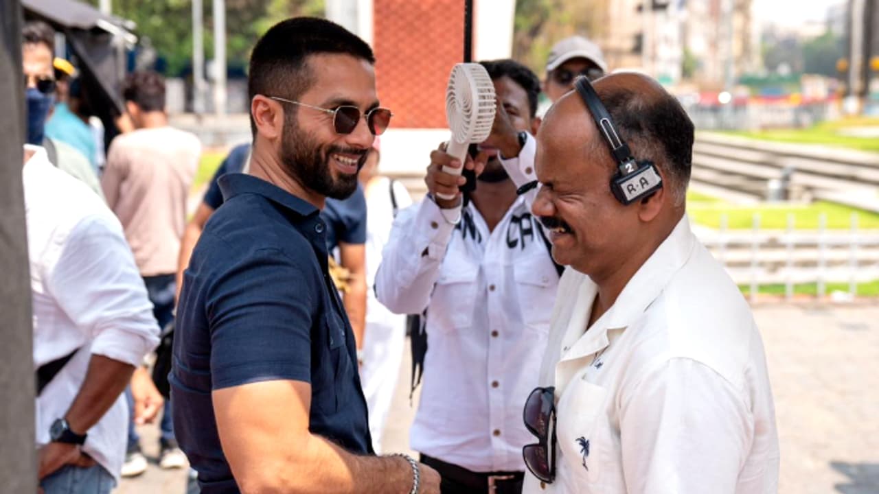 റോഷന് ആന്ഡ്രൂസിന്റെ ബോളിവുഡ് അരങ്ങേറ്റം; 'ദേവ' ആദ്യ ദിനം എത്ര നേടി? കണക്കുകള് റോഷന് ആന്ഡ്രൂസിന്റെ ബോളിവുഡ് അരങ്ങേറ്റം; 'ദേവ' ആദ്യ ദിനം എത്ര നേടി? കണക്കുകള്