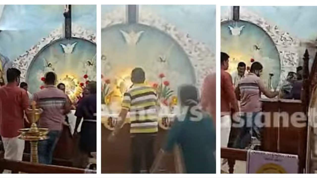 തലയോലപ്പറമ്പ് പ്രസാദഗിരി പള്ളിയിൽ കുർബാനക്കിടെ വൈദികനെ ആക്രമിച്ചതായി പരാതി; ദൃശ്യങ്ങൾ പുറത്ത് 